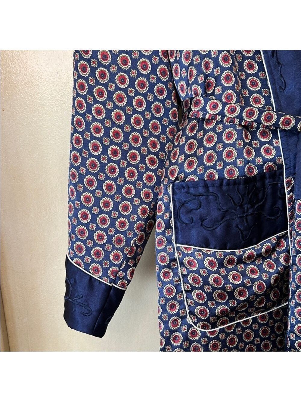 Jiangnan China Men’s Navy and Red Patterned Quilted Robe size L - Picture 5 of 12